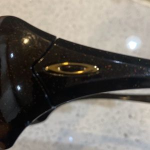 Unisex Oakley sunglasses